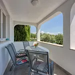 Saladinka Gæstehus Červar-Porat